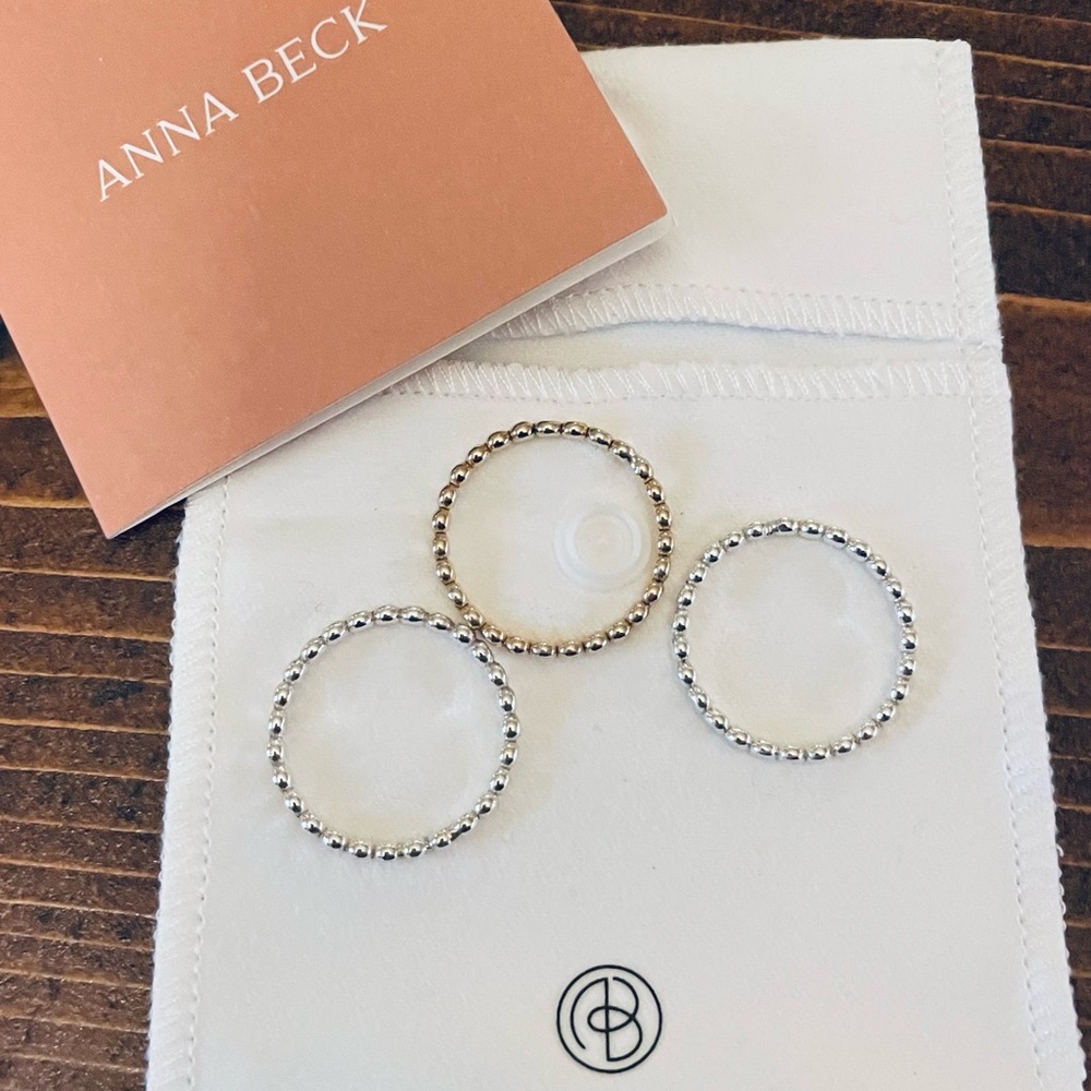 Anna Beck rings